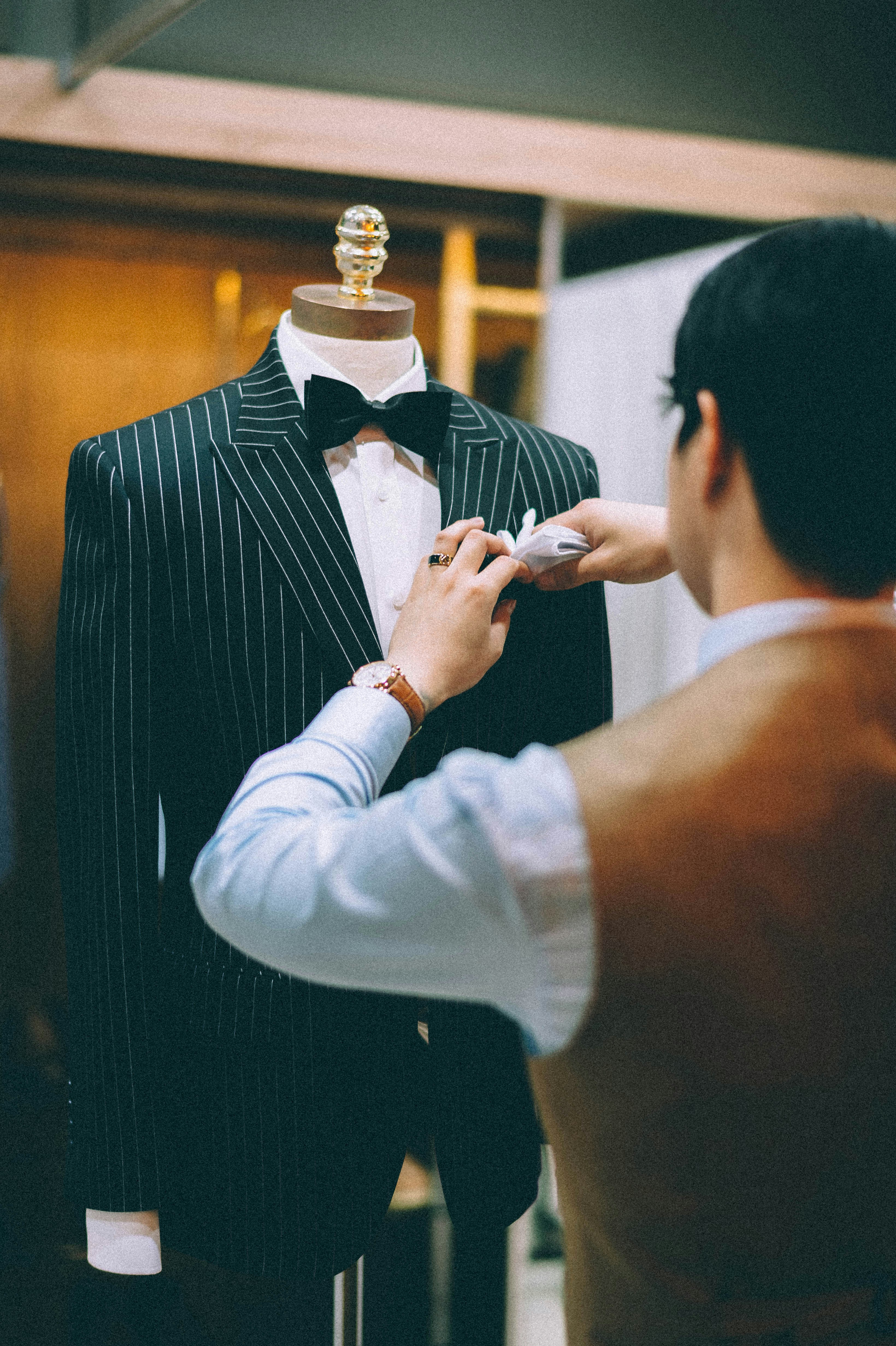 Custom Suit Craftsmanship: Navigating the Bespoke Tailoring Journey